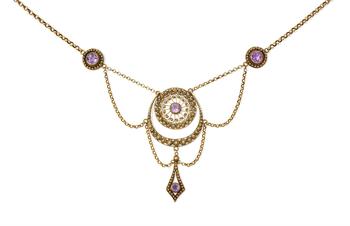 AN EARLY 20TH CENTURY AMETHYST NECKLACE