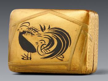 A small gold lacquer hako netsuke. 19th century
