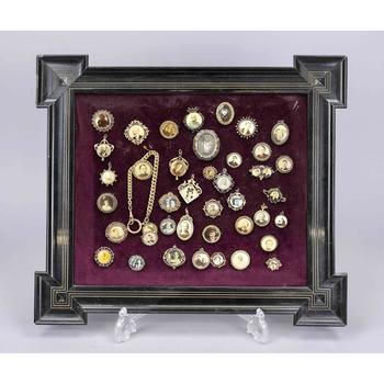 40 brooches and pendants with small