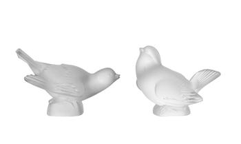 Lalique France. Ensemble de 2 oiseaux en verre moulé-pressé dépoli, h. 8,5 cm