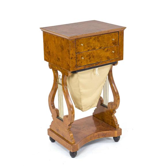 Historia AuktionshausBiedermeier-style sewing table, 20t