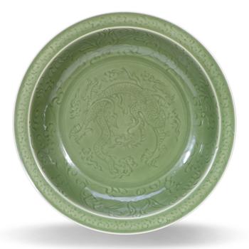 Ming Dynasty Longquan kiln large plate with cloud and dragon patterns