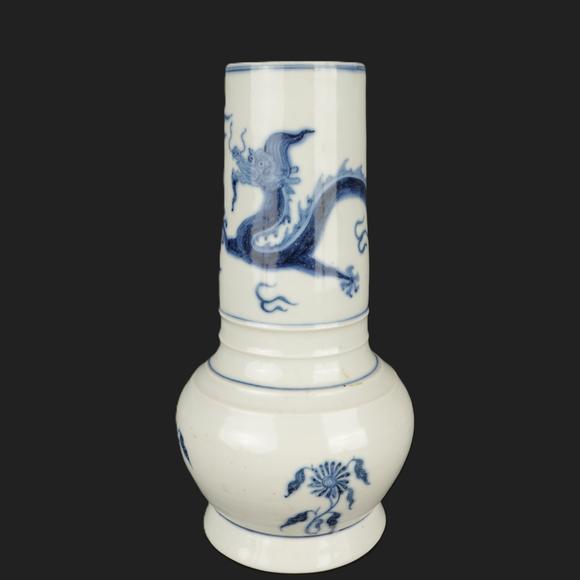 朱雀美術(shù)拍賣青花龍紋花瓶