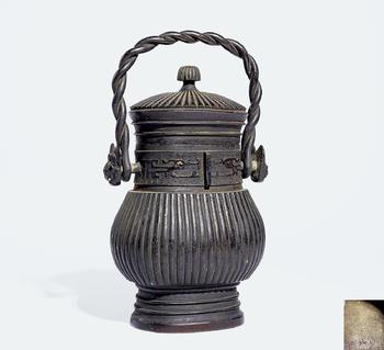 明 銅點(diǎn)金龍紋提梁卣