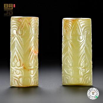 明 黃玉獸面紋玉勒一對