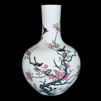 粉彩花鳥(niǎo)紋天球瓶