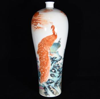 琺瑯彩花鳥(niǎo)孔雀紋梅瓶