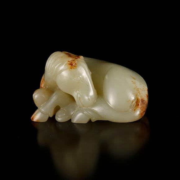 藝是拍賣(mài)|藝是同步拍第四期明·帶皮和田玉雕回首臥馬擺件