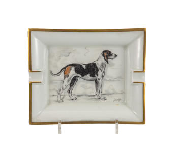 HERMèS. Vide-poche cendrier en porcelaine, Paris, à décor de chien, 19,2x15,5 cm