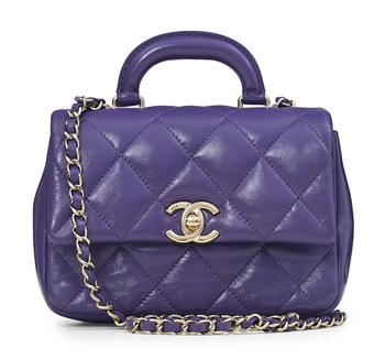 Chanel, sac à rabat Mini Coco Trip en cuir d'agneau indigo brillant, 2024, housse, 14x18 cm