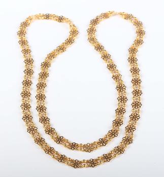 A gold necklace in a pierced circular and twin bead link design, unm
