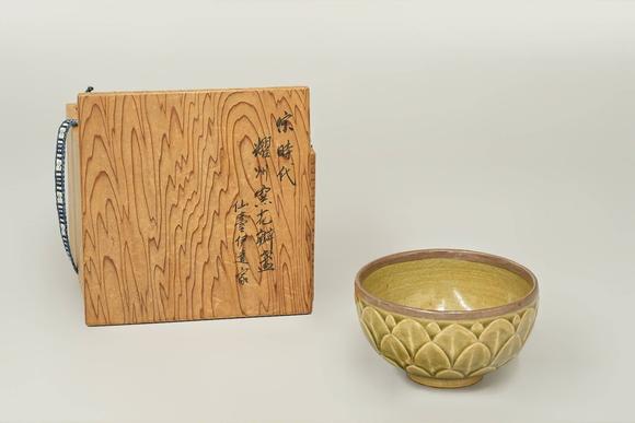 京都祇園會拍賣|京都祇園會2026年6月年中拍賣會 宋 耀州窯 蓮瓣紋茶碗 銀覆輪 日本桐箱附 本物保證