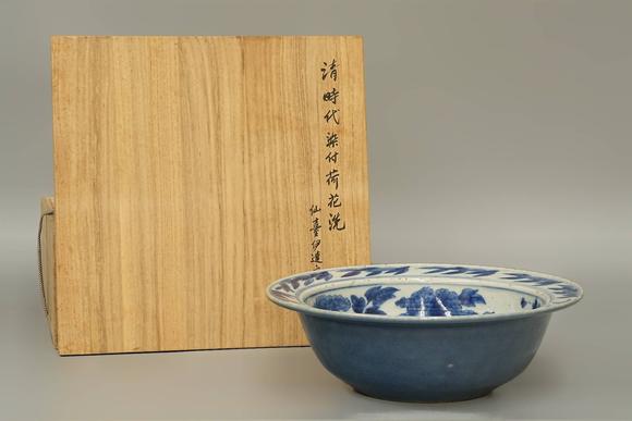 京都祇園會(huì)拍賣|京都祇園會(huì)2026年6月年中拍賣會(huì)清中期 藍(lán)釉青花折沿洗 日本桐箱附 本物保證