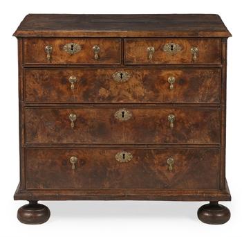 A WILLIAM & MARY WALNUT CHEST OF DRAWERS, CIRCA 1690