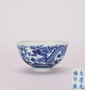 清 青花龍紋碗