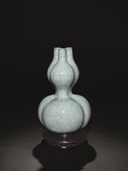 清乾隆 仿官釉三聯(lián)葫蘆瓶