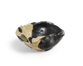 Shigemasa Higashide (b.1955)?

Kuro Oribe sakazuki, 2023?