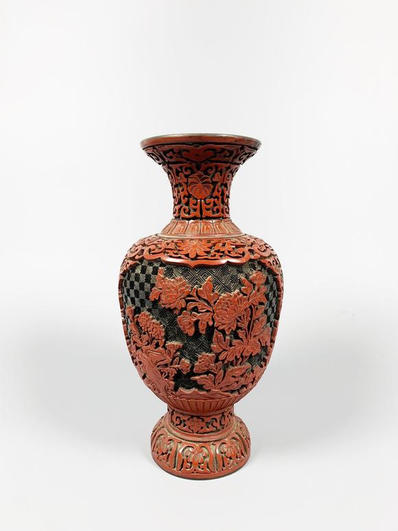 山東瑞蚨興拍賣|瑞蚨興拍賣2624期銅胎剔紅花卉紋瓶 H:25.7cm 