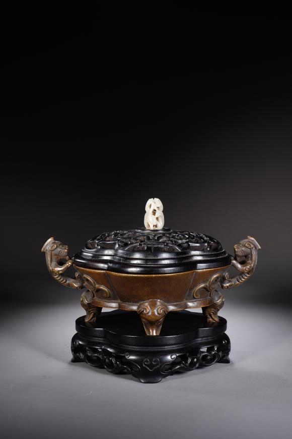 萬領(lǐng)國(guó)際清代 銅螭龍耳熏爐