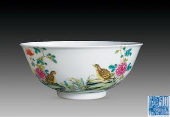清乾隆 洋彩“安居樂(lè)業(yè)”過(guò)枝花卉圖宮碗