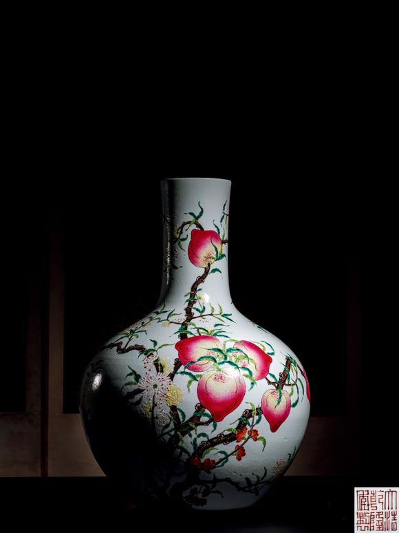 中佳信拍賣清乾隆 洋彩九熟蟠桃天球尊（瓶）