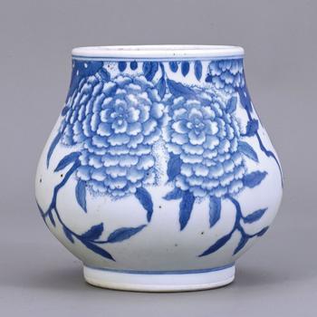 清 青花花卉紋尊