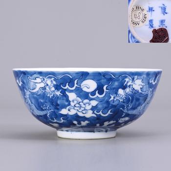 晚清 青花海水龍紋碗 "康熙年製"款