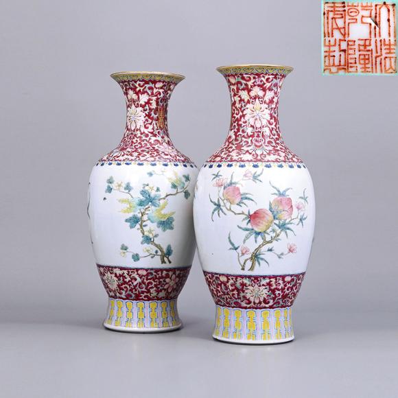 香港華輝|香港華輝 2026夏季精品拍賣會(huì)清 胭脂地粉彩三多紋撇口瓶 一對 "大清乾隆年製"款