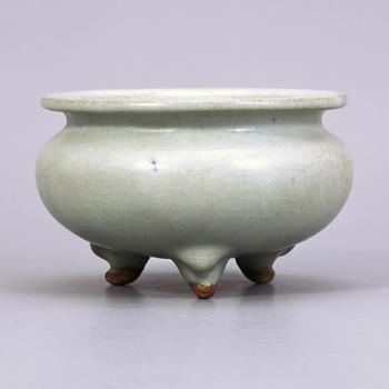 官釉三足爐