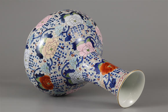 清乾隆青花粉彩牡丹花卉赏瓶