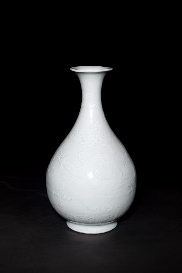 明代枢府釉暗刻云龙纹玉壶春瓶