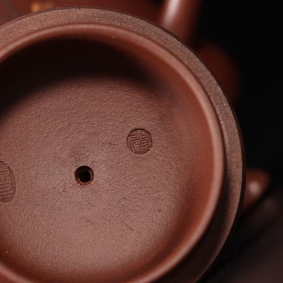 顾景舟作三足梅桩紫砂壶