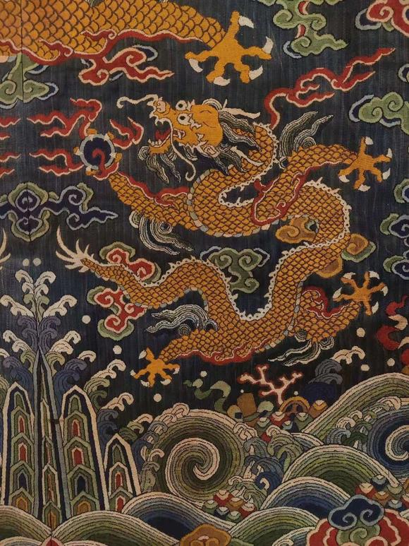 正荣株式清代缂丝龙袍