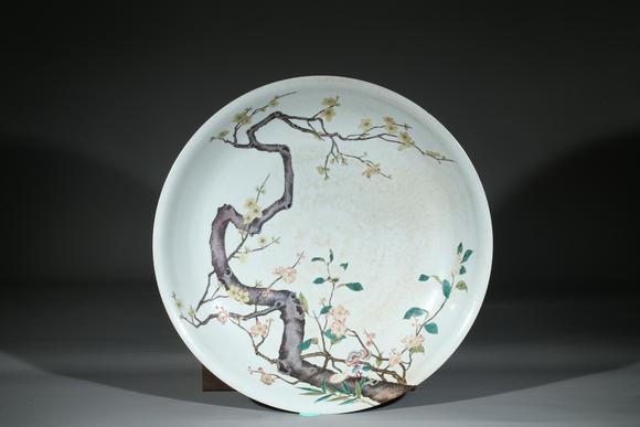 清粉彩过枝月季梅花图大盘
