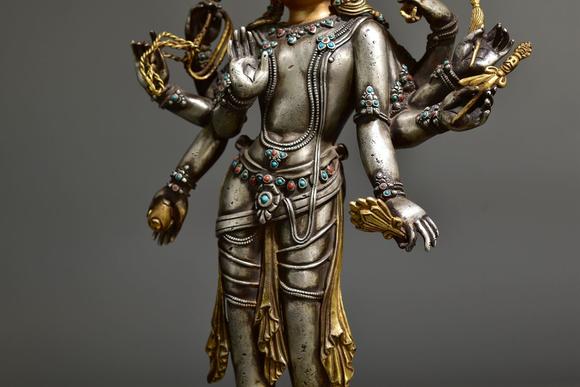 清乾隆铜鎏金八臂文殊菩萨