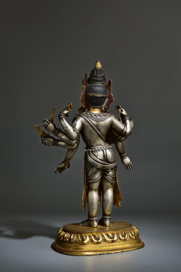 清乾隆铜鎏金八臂文殊菩萨