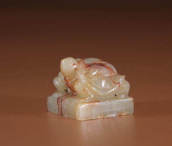 东京四季春秋明 龟钮玉印