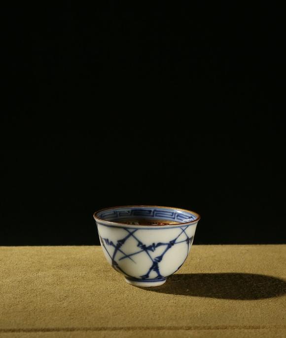 清代青花釉下彩描金彩绘酒盏