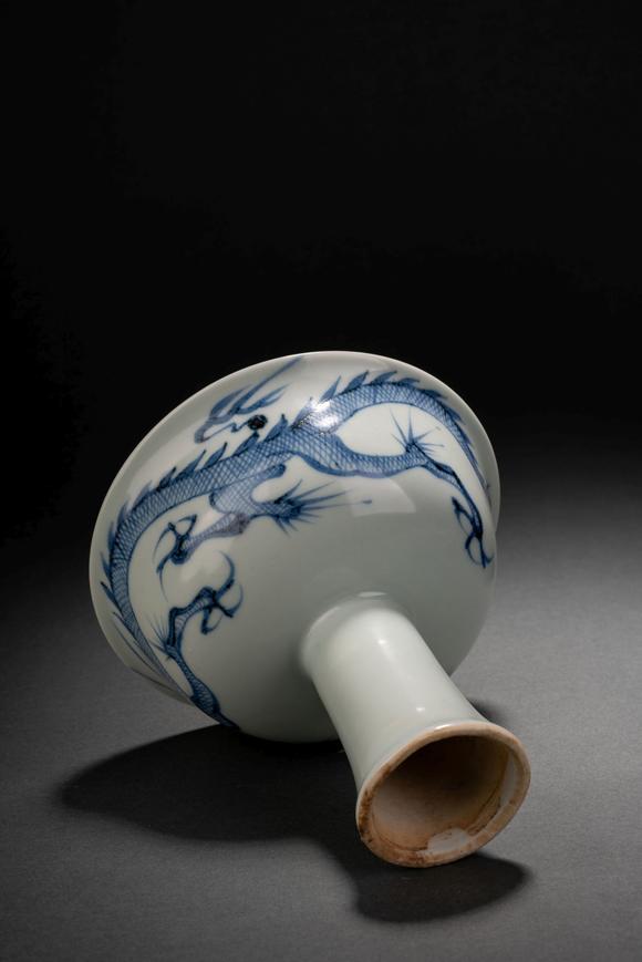 明代龙纹高足杯嵌银鎏金龙纹盖