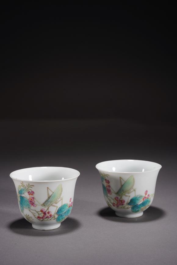 清代粉彩花卉草虫杯一对