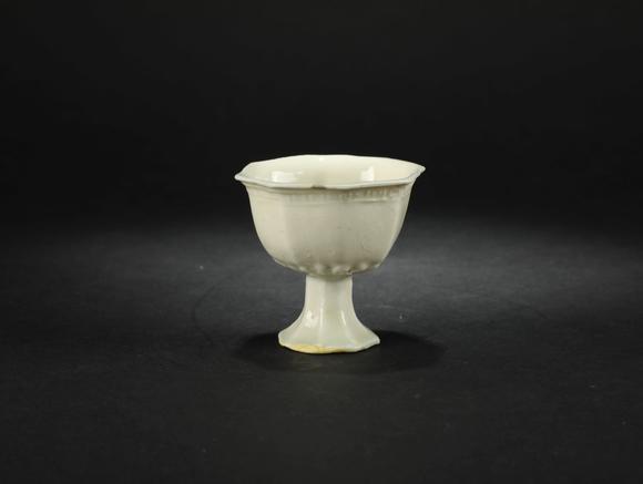 明德化窑印花八方高足杯