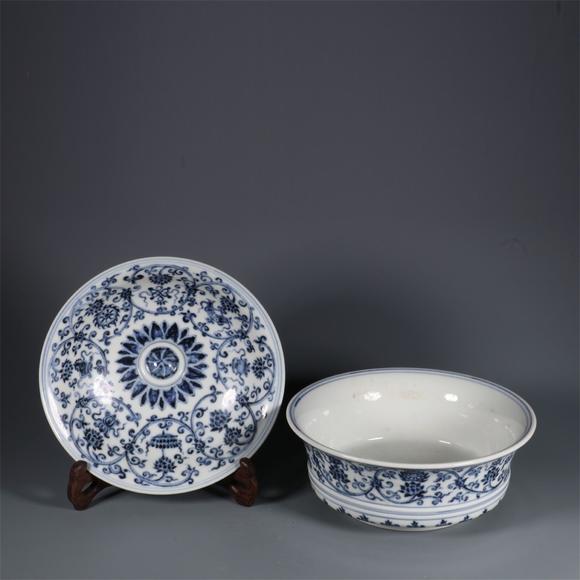 青花缠枝莲托八宝纹盖碗_青花缠枝莲托八宝纹盖碗估价