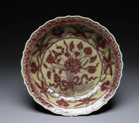清代釉里红瓷盘
