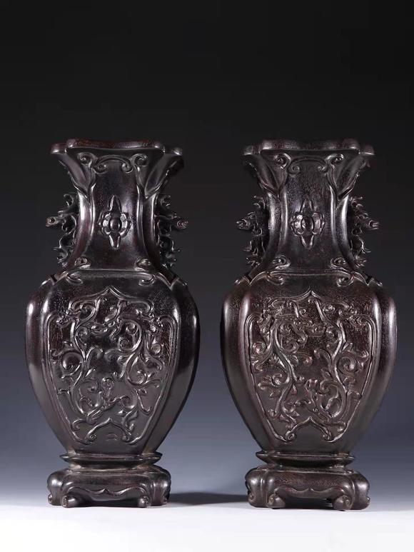 紫檀木螭龙纹花瓶摆件一对 紫檀木螭龙纹花瓶摆件一对估价 紫檀木螭龙纹花瓶摆件一对高清大图 易拍全球東京新世界國際オークション株式會社布商联会收藏部分 中国骨董专场拍品介绍