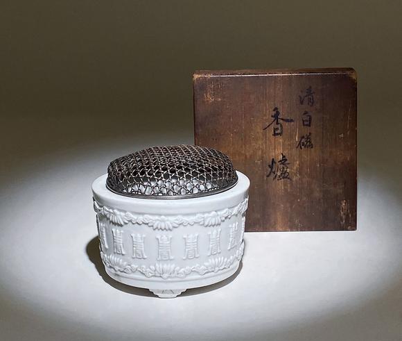 日本美协清德化白瓷寿字纹香炉