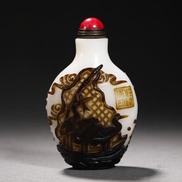 清代琉璃鼻烟壶