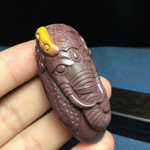 玛瑙阿拉善玉大象太平有象吊坠