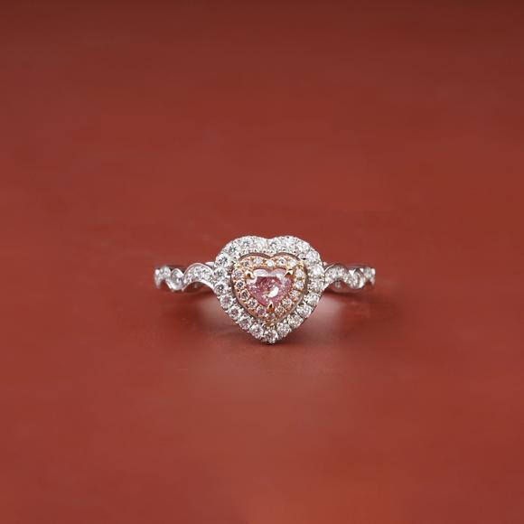 26克拉心形天然粉色钻石配钻石戒指