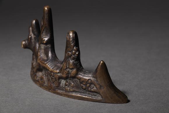 清铜喜鹊登梅笔架