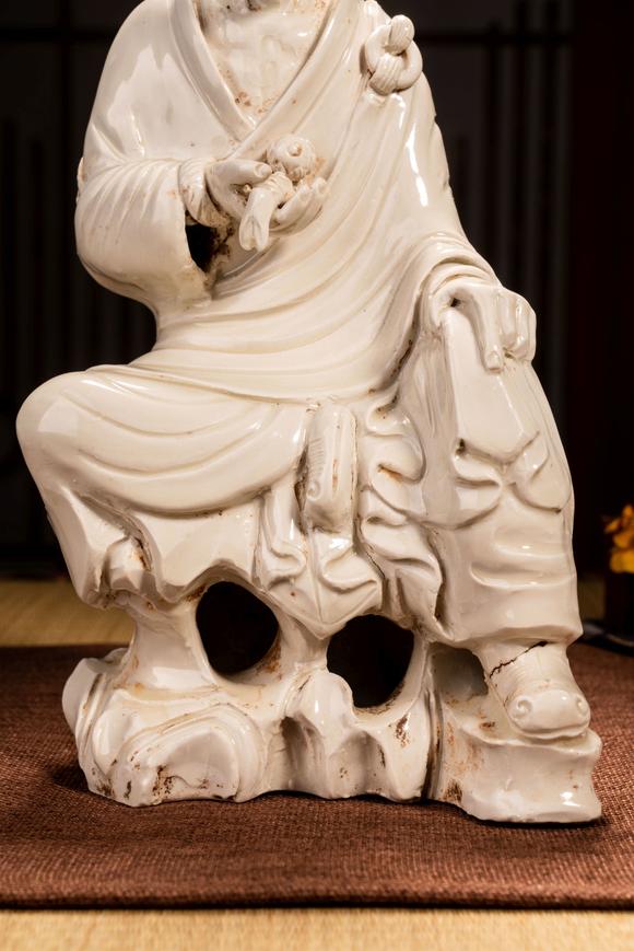 中国古代定窑罗汉坐像